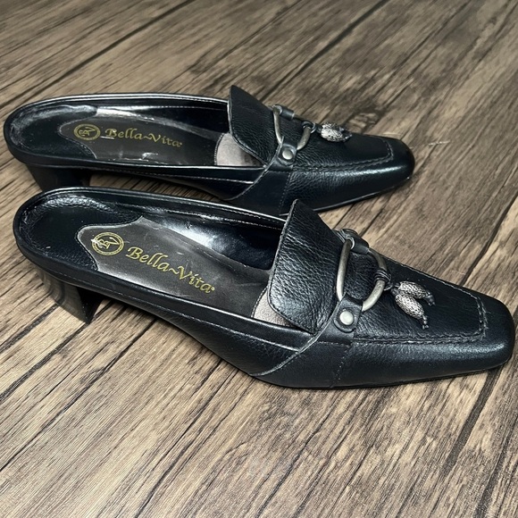 BELLA VITA Size 6.5M Black Leather Open Back Mule Slip On. Buckle Tassle Detail - Picture 9 of 9